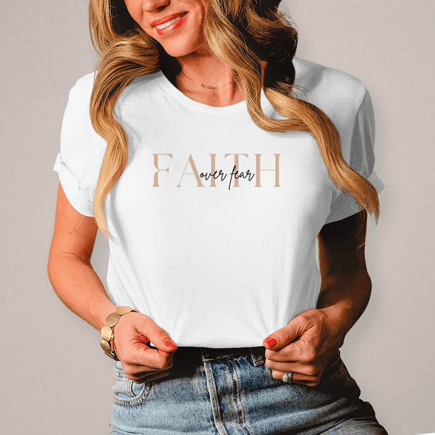Damen T-Shirt "Faith over Fear" - by-grace.store