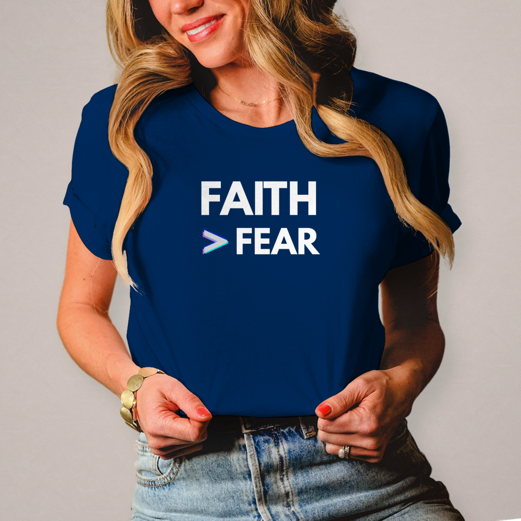 Faith > Fear Damen T-Shirt – Christliches Frauen-Shirt mit Botschaft | by-grace.store