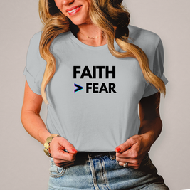 Faith > Fear Damen T-Shirt – Christliches Frauen-Shirt mit Botschaft | by-grace.store