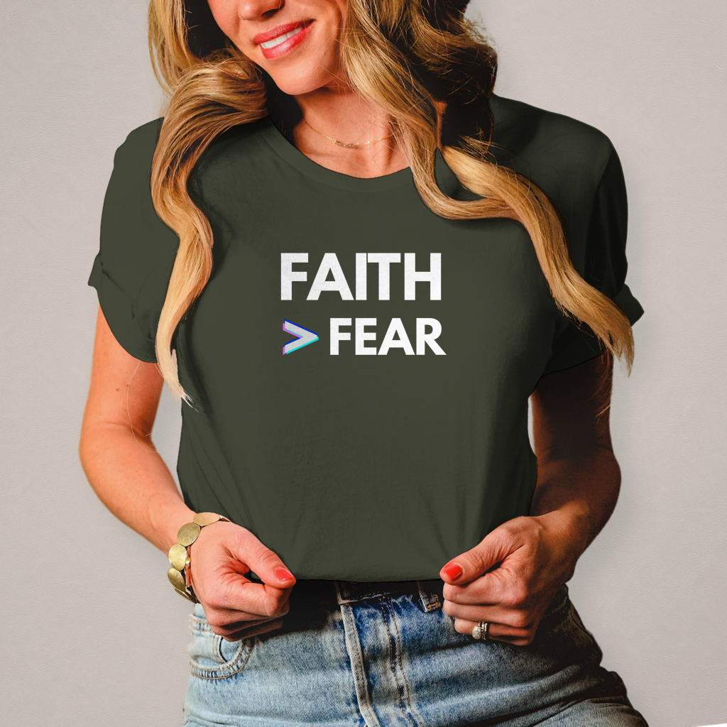 Faith > Fear Damen T-Shirt – Christliches Frauen-Shirt mit Botschaft | by-grace.store