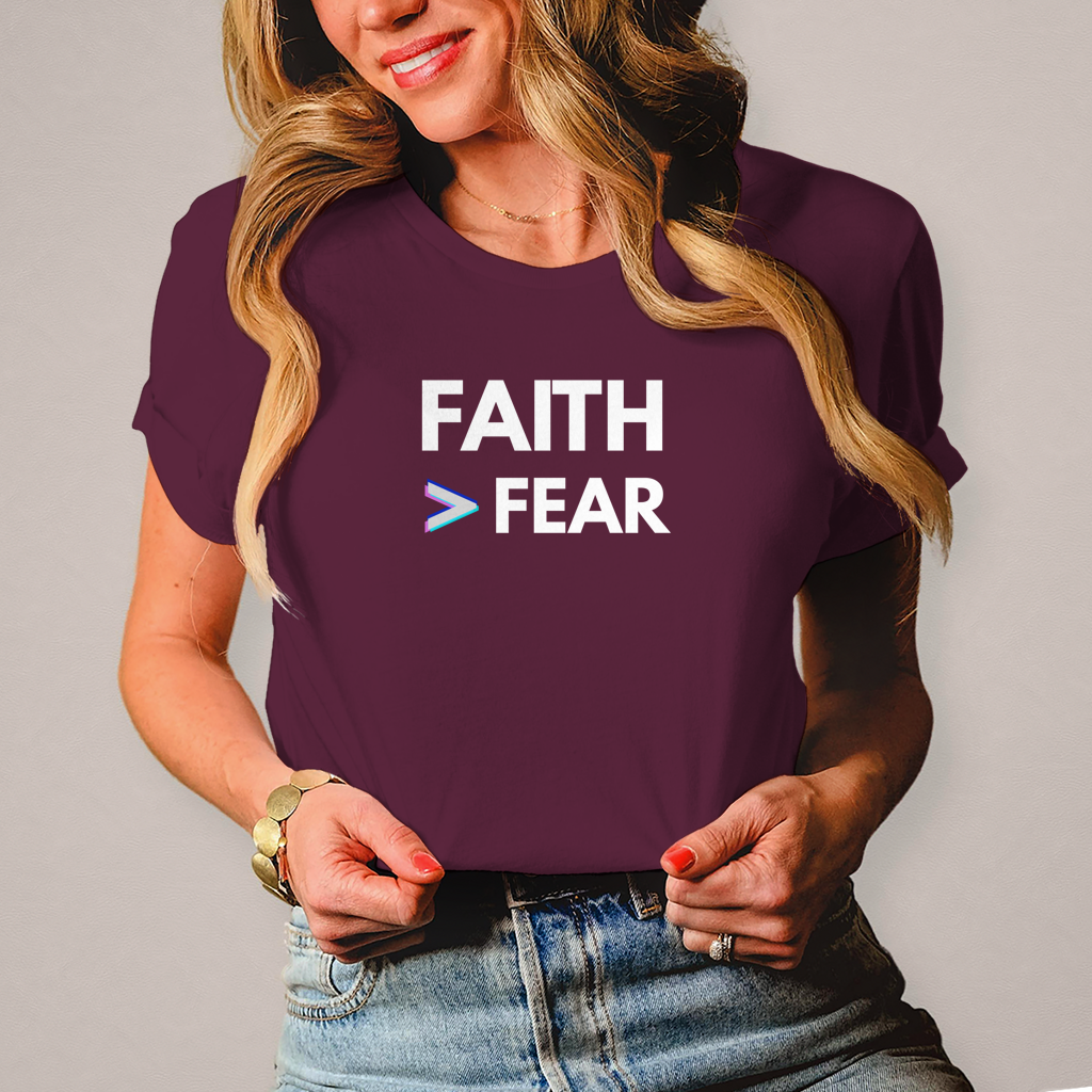 Faith > Fear Damen T-Shirt – Christliches Frauen-Shirt mit Botschaft | by-grace.store