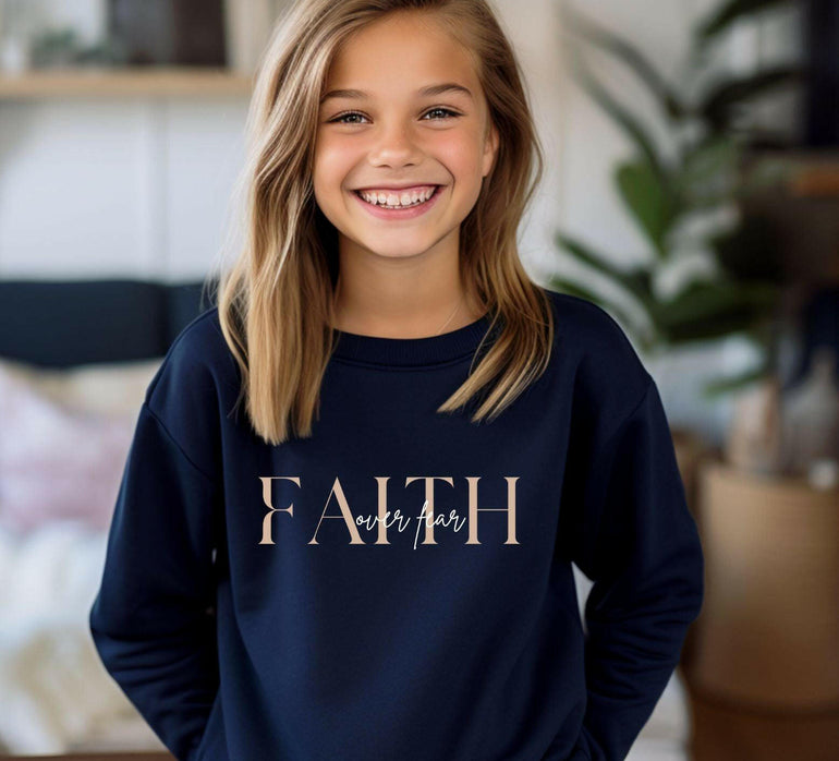 Kinder Sweatshirt "Faith over Fear" - by-grace.store