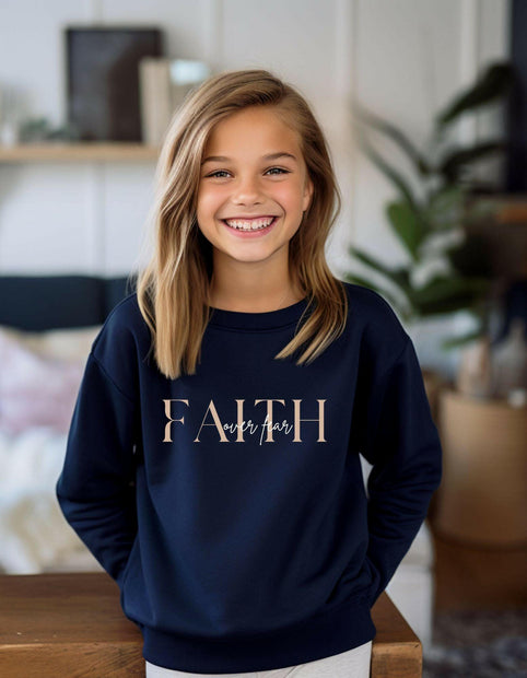 Kinder Sweatshirt "Faith over Fear" - by-grace.store