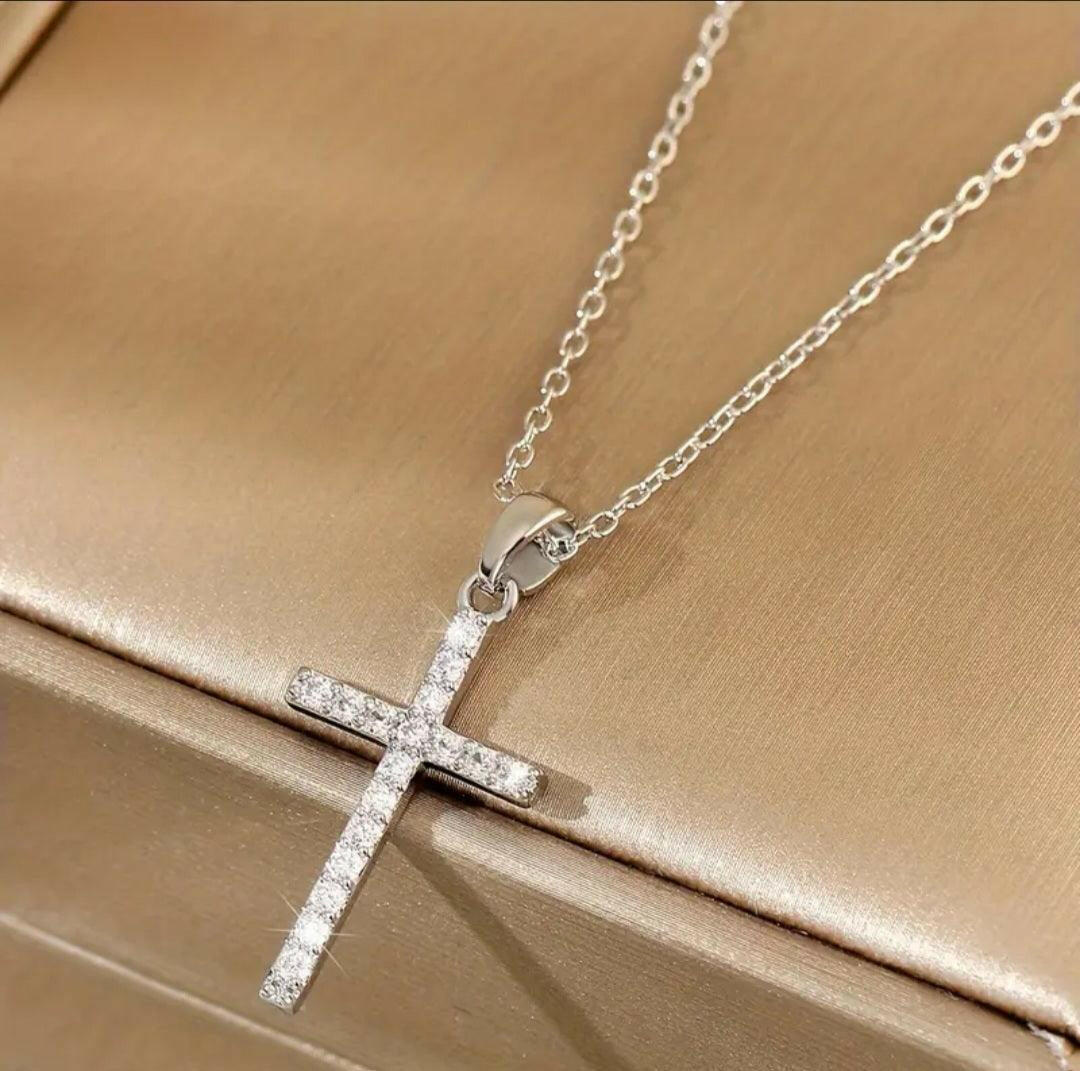 Elegante Kreuzkette mit Zirkonia-Besatz - by-grace.store