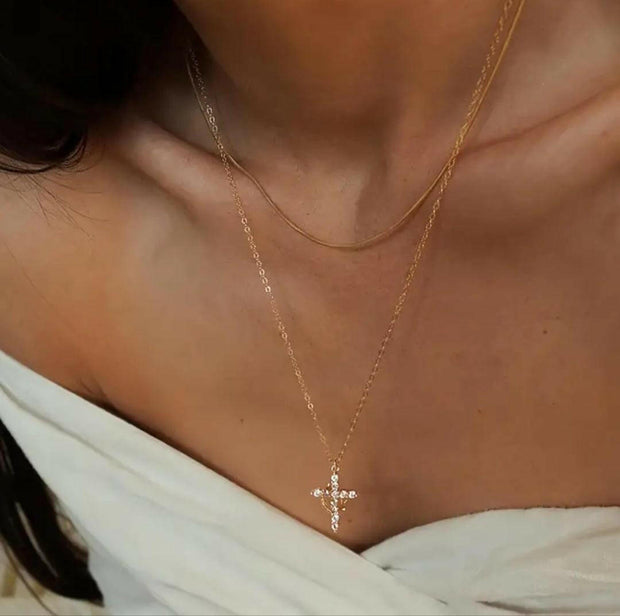 Kreuzkette mit Krone - by-grace.store