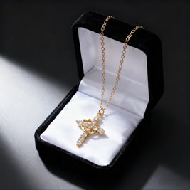 Funkelndes Kreuz Halskette aus 925 Silber – 18K vergoldet | by-grace.store