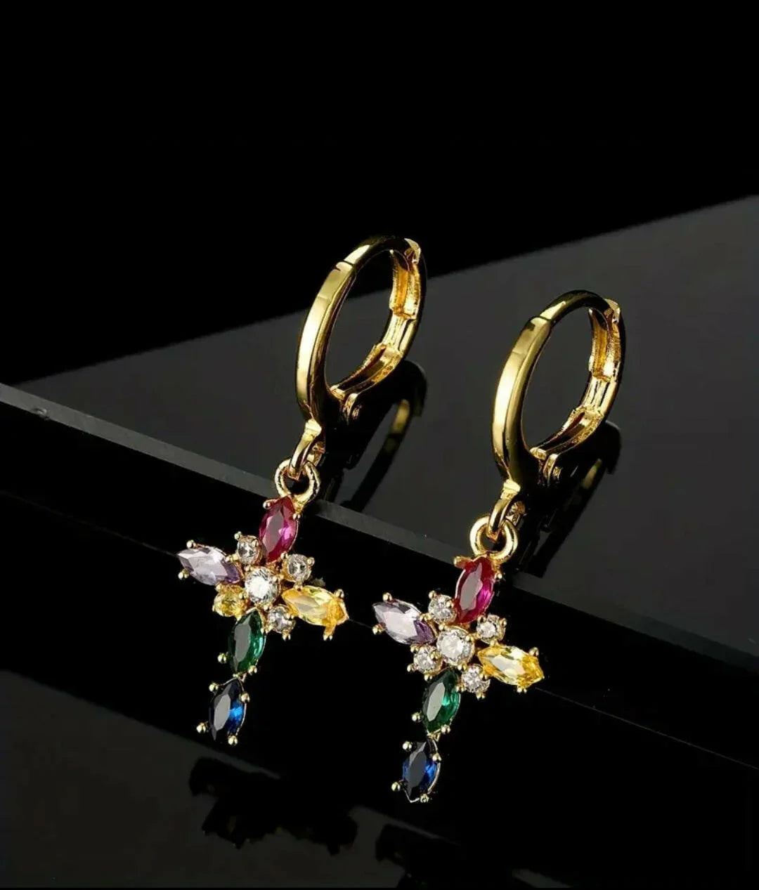 Goldene Kreuz-Ohrringe mit bunten Kristallen | Christlicher Schmuck für Damen