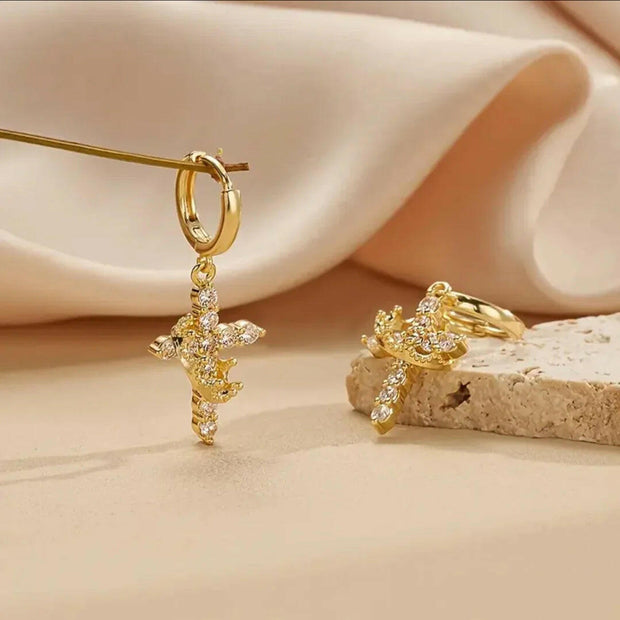 Elegante Ohrringe mit Kreuzanhänger und Krone - by-grace.store
