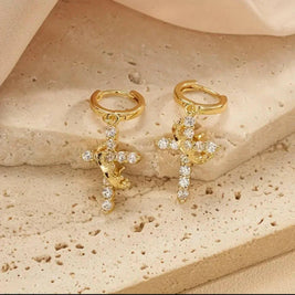 Elegante Ohrringe mit Kreuzanhänger und Krone - by-grace.store